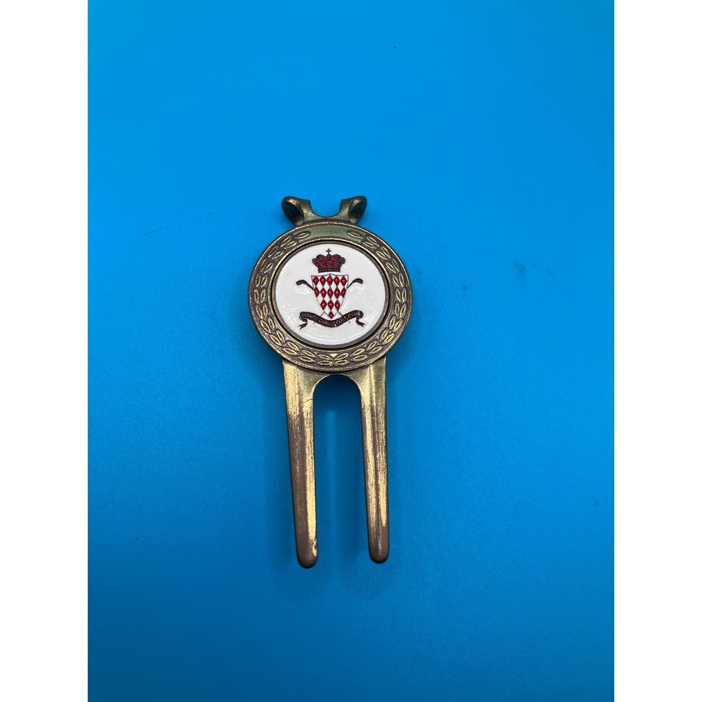Golf Design Divot Tool OS Gold Tone Monte Carlo Golf Club Magnetic Marker